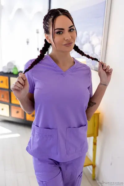 Un día de trabajo – Aviana Violet